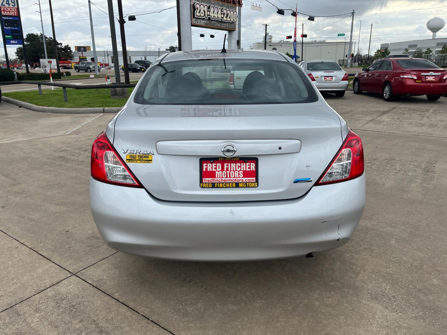 2014 SILVER /black Nissan Versa 1.6 S 5M (3N1CN7AP3EL) with an 1.6L L4 DOHC 16V engine, 5-Speed Manual transmission, located at 14700 Tomball Parkway 249, Houston, TX, 77086, (281) 444-2200, 29.928619, -95.504074 - Photo#5